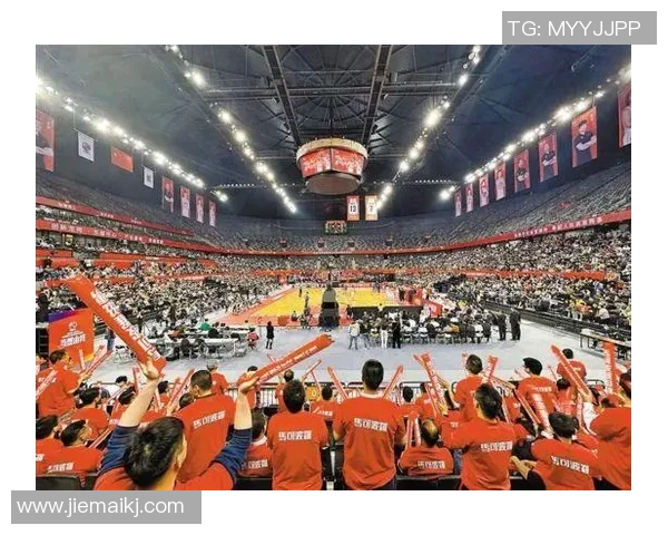 深圳篮球队比赛经验引发热议球迷对战术选择和球员表现展开激烈讨论